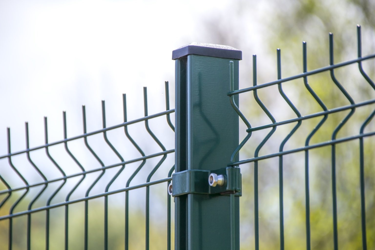 industrial-mesh-fence-1370251_1920-1536x1024